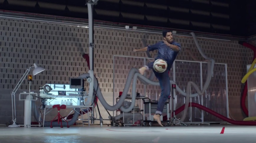 FC Barcelona Luis Suarez beim HYPERFLEX TEST