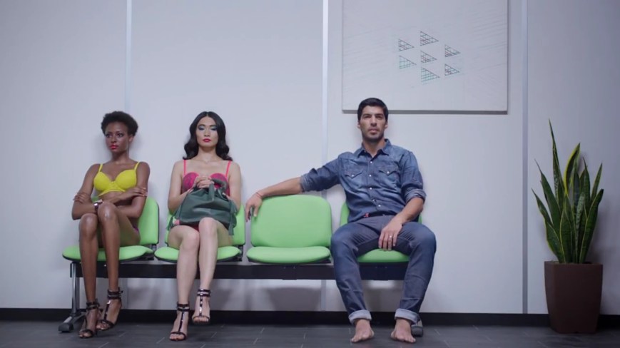 FC Barcelona Star Luis Suarez mit Models