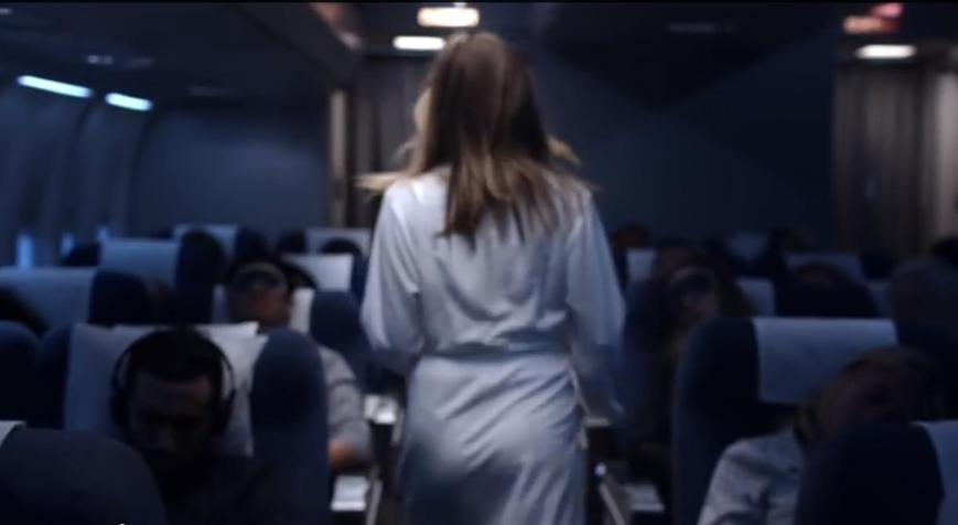 Emirates A380 Werbung 2015 mit Jennifer Aniston Bademantel - auf der Suche nach der Dusche